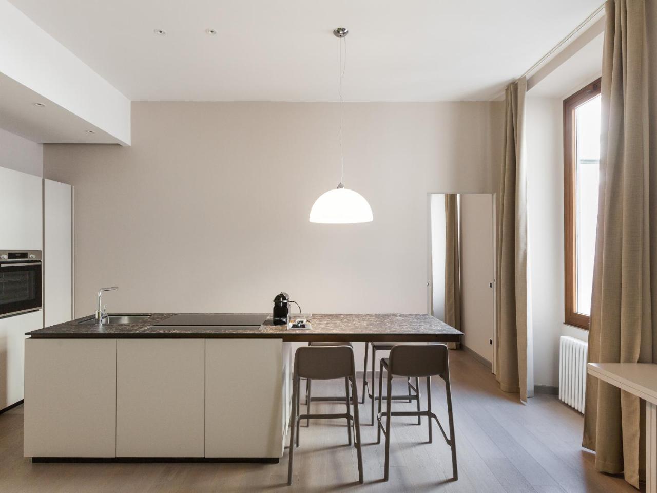 Easyhomes-Duomo Suites & Apartments 밀라노 외부 사진